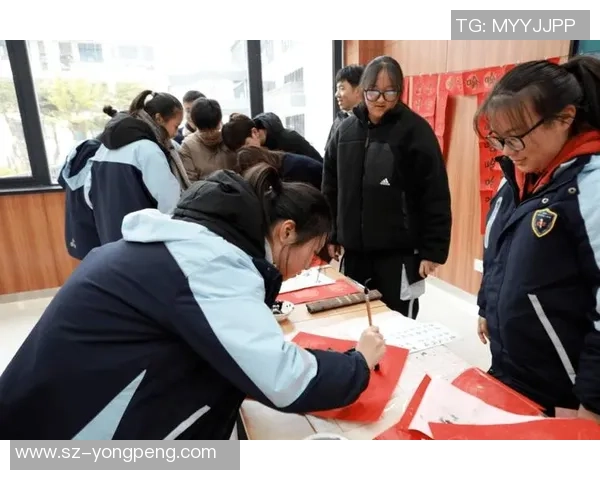 足球春联迎新岁球场激情共庆佳节欢乐传递团圆梦赛场辉煌展宏图